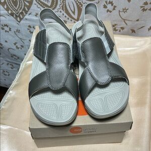 Easy Spirit anti gravity women’s Sandals